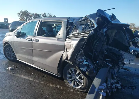 2021 Toyota Sienna Xle from USA, damaged, VIN 5TDYSKFCXMS018938
